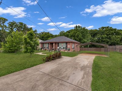 914 Armstrong Rd