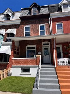 821 N New St
