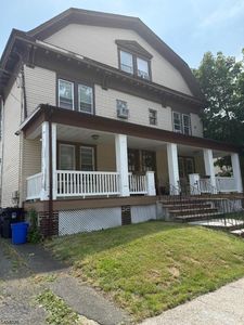 24 Montrose St