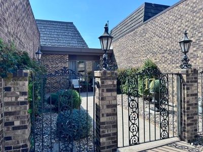 17 Village Dr