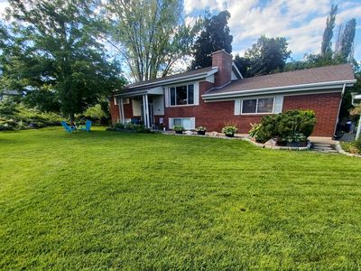 689 E Lavina Dr
