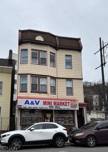 608 Main St