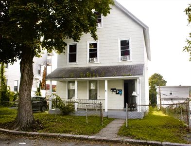 10 Hollywood St
