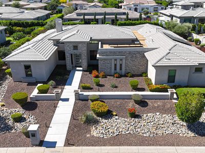 2735 E Kingbird Dr