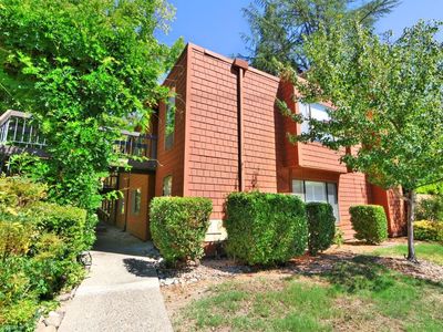 722 Woodside Ln E Unit 1