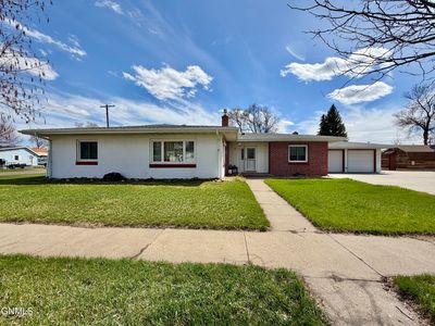 Property at 13 3rd St NE, Hazen, ND