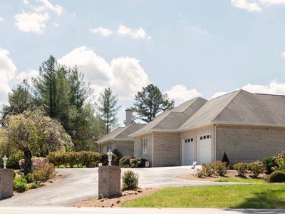 225 Sherwood Rd
