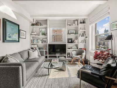 365 W 20th St APT 10A