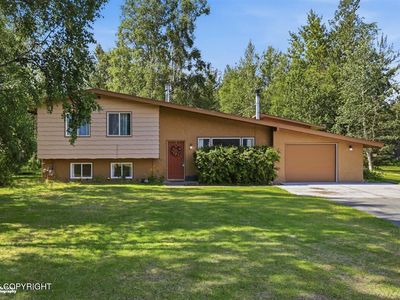 Property at 880 S Iris Cir, Palmer, AK
