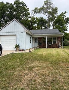 220 Lexington Dr