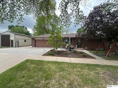 835 W Belmont Ave