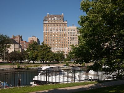3500 N Lake Shore Dr APT 11C