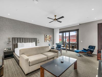 1400 E Black Desert Dr #22180