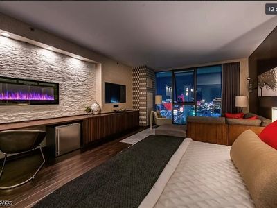 4381 W Flamingo Rd #24304