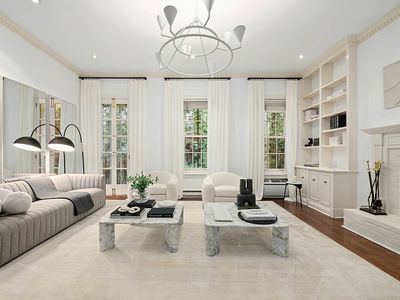 315 E 52nd St