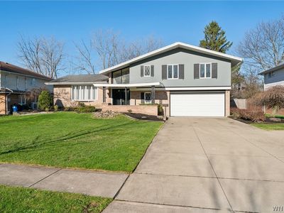 40 Tristan Ln