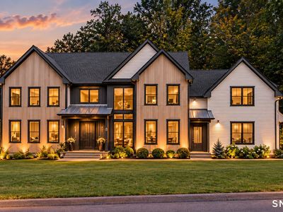 8 Holly Lane