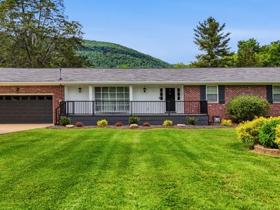 605 Falls View Dr