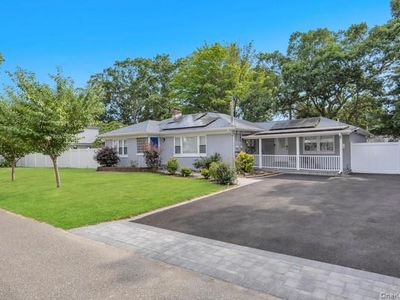 186 W 4th Street