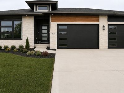 452 NE Monarch Dr