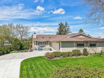 N111W16636 Esquire COURT