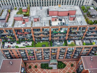 333 W Hubbard St APT 605