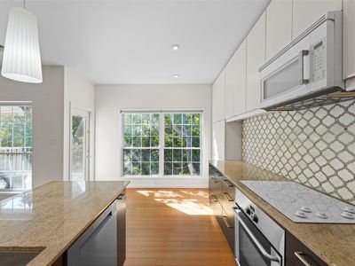 7151 Gaston Ave APT 406
