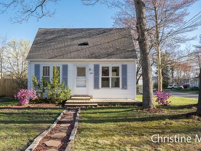 1889 Manor Dr