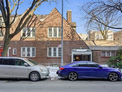 27 E 18th St