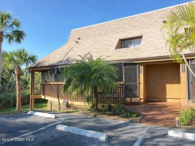 6310 Treetop Dr