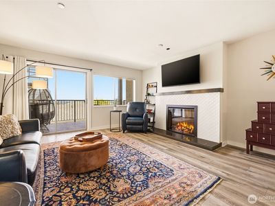 1902 Bridgeport Way W #105