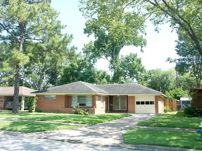 6131 Indigo St