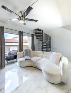 300 NW 42nd Ave APT 610