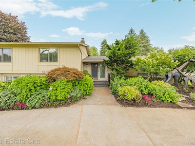3205 Parkland Dr