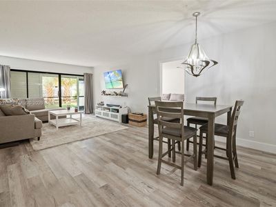 301 Racquet Club Rd APT 104