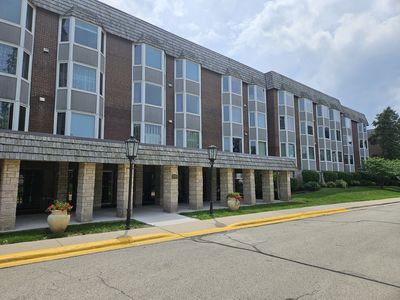 Property at 2400 Windsor Mall APT 1E, Park Ridge, IL