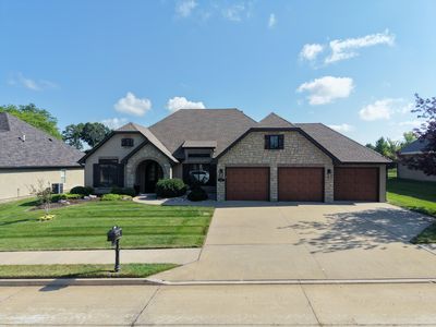 606 Old Hawthorne Dr E
