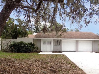 344 Whispering Oaks Ct