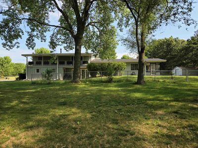 833 River St