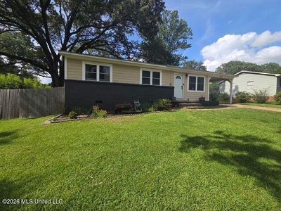 2032 Carolyn Ln