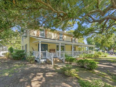 1620 Poe Ave