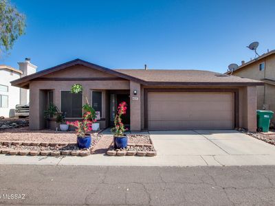 4697 W Globeberry St