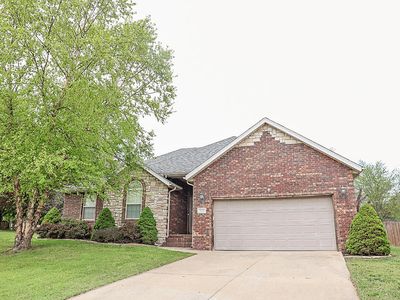 611 S Monterrey Avenue