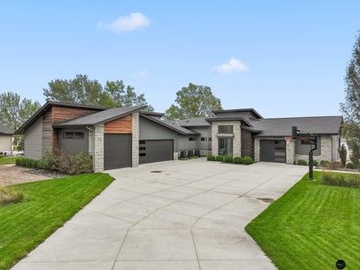 588 Sandy Pointe Pl
