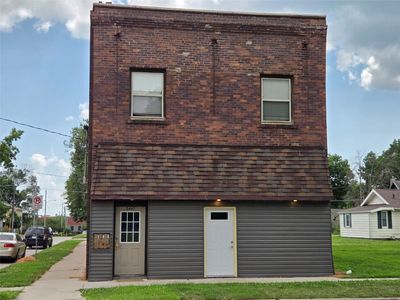 2447 E Walnut St