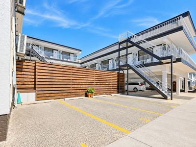 313 E Glenwood Ave #202