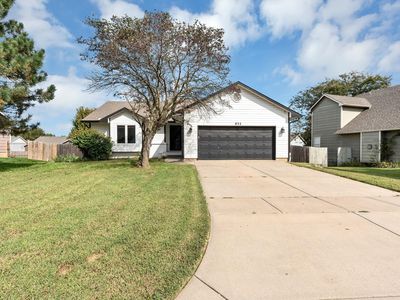 Property at 832 E Hawthorne Dr, Derby, KS