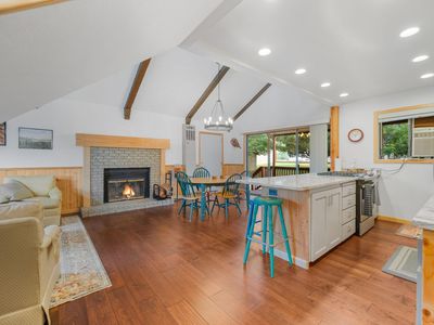 938 E Spring Creek Ln