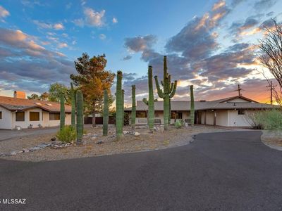 901 W Las Lomitas Rd