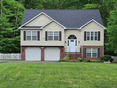12816 Garrison Ln